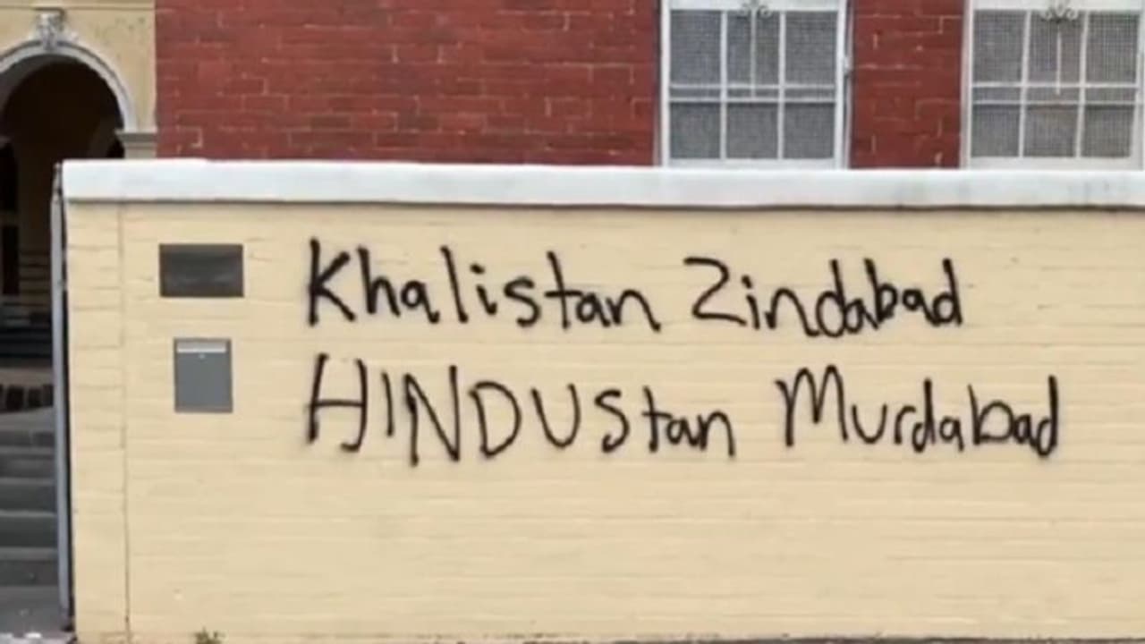 దోషులను పట్టుకోరా .. హిందూ ఆలయాలపై ఖలిస్తానీయుల రాతలు, ఆస్ట్రేలియా సర్కార్‌పై భారత్ అసహనం