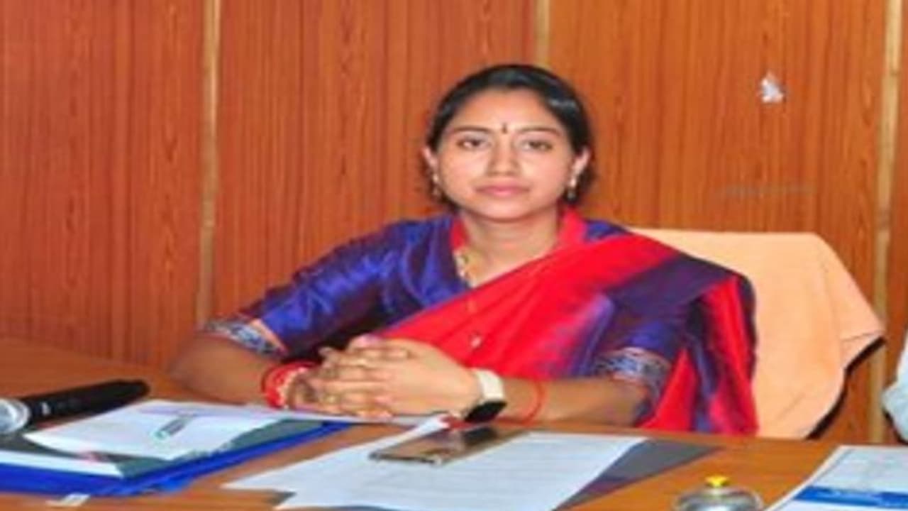 జగిత్యాల మున్సిపల్ చైర్పర్సన్ బోగ శ్రావణి రాజీనామాకు ఆమోదం జగిత్యాల మున్సిపల్ చైర్పర్సన్ బోగ శ్రావణి రాజీనామాకు ఆమోదం