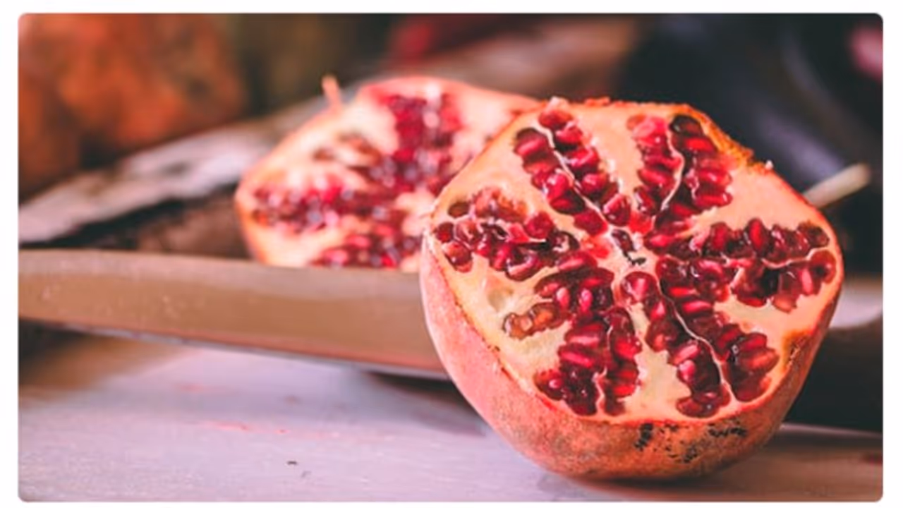 Health Tip : ദിവസവും മൂന്ന് മാതളം കഴിച്ചുനോക്കൂ; എന്താണ് ഇതിന്‍റെ ഗുണം എന്നല്ലേ, അറിയാം...