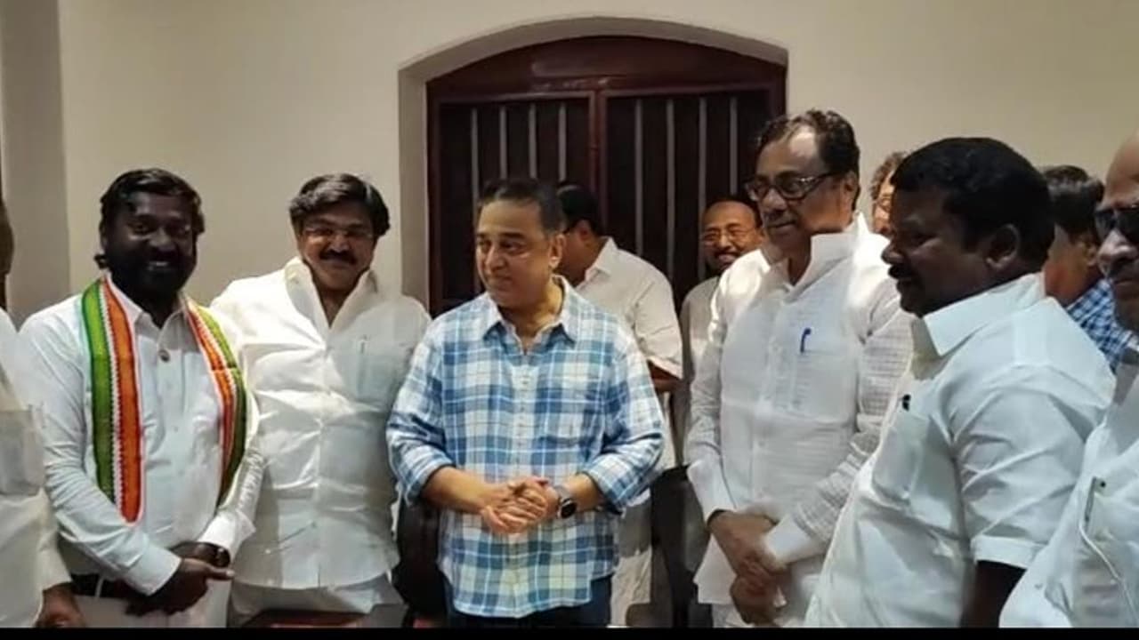 திமுகவோடு கை கோர்த்து அதிமுக,பாஜகவை எதிர்க்கும் கமல்..! இடைத்தேர்தலில் ஈவிகேஎஸ்க்கு ஆதரவு.! அதிரடி அறிவிப்பு திமுகவோடு கை கோர்த்து அதிமுக,பாஜகவை எதிர்க்கும் கமல்..! இடைத்தேர்தலில் ஈவிகேஎஸ்க்கு ஆதரவு.! அதிரடி அறிவிப்பு