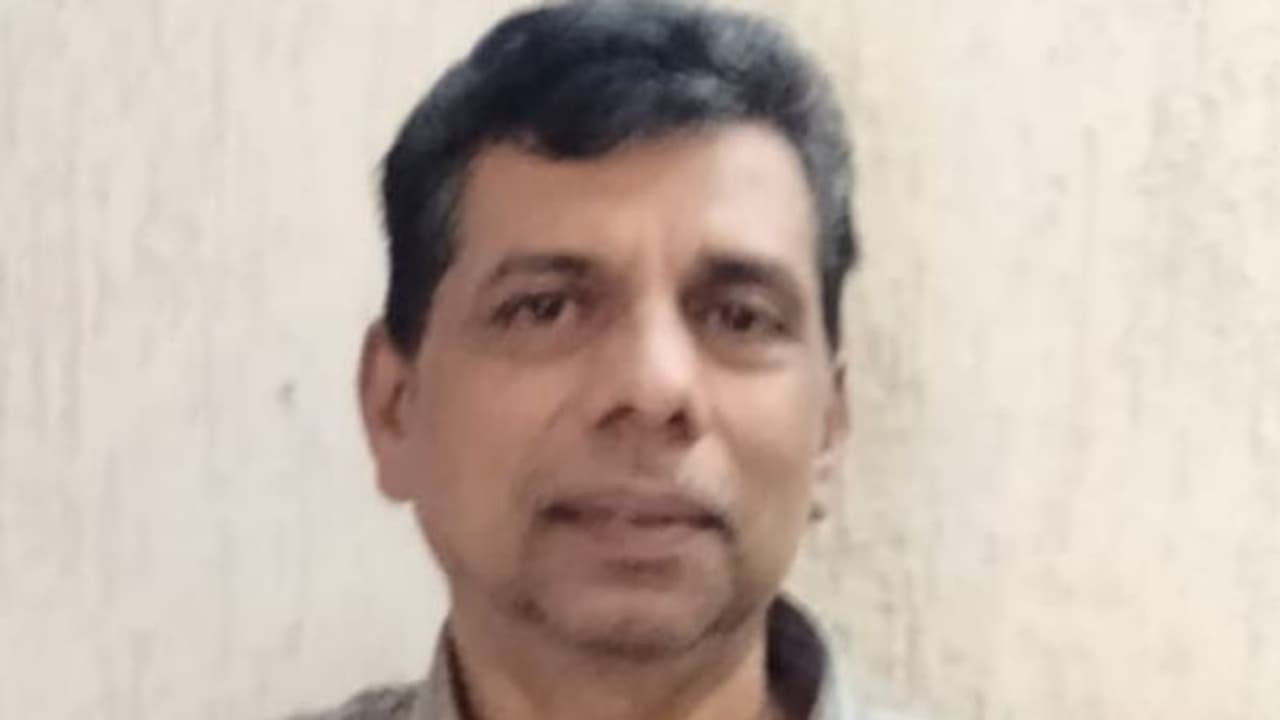 കണ്ണൂരിൽ 11 കാരിയെ പീഡിപ്പിച്ച കേസിൽ അമ്മയുടെ കാമുകൻ കീഴടങ്ങി കണ്ണൂരിൽ 11 കാരിയെ പീഡിപ്പിച്ച കേസിൽ അമ്മയുടെ കാമുകൻ കീഴടങ്ങി