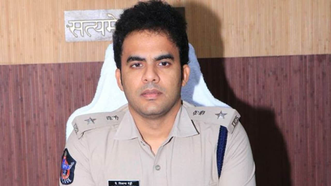 నిబంధనలకు లోబడే అనుమతులు.. నారా లోకేష్ పాదయాత్రపై చిత్తూరు ఎస్పీ కీలక వ్యాఖ్యలు.. నిబంధనలకు లోబడే అనుమతులు.. నారా లోకేష్ పాదయాత్రపై చిత్తూరు ఎస్పీ కీలక వ్యాఖ్యలు..