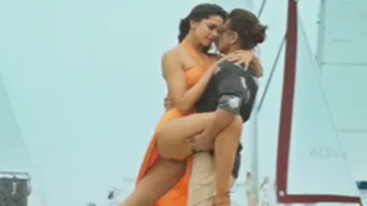 ഞാനും ഷാരൂഖും തമ്മില് മനോഹരമായ ഒരു ബന്ധമുണ്ട്: ദീപിക പദുക്കോണ് ഞാനും ഷാരൂഖും തമ്മില് മനോഹരമായ ഒരു ബന്ധമുണ്ട്: ദീപിക പദുക്കോണ്