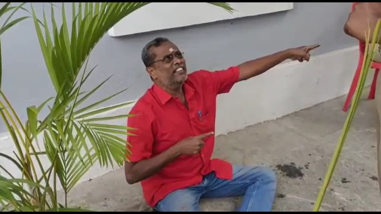 கருணை கொலை செய்ய அனுமதியுங்கள்; ஆளுநர் மாளிகையில் ஆட்டோ ஓட்டுநர் தர்ணா கருணை கொலை செய்ய அனுமதியுங்கள்; ஆளுநர் மாளிகையில் ஆட்டோ ஓட்டுநர் தர்ணா