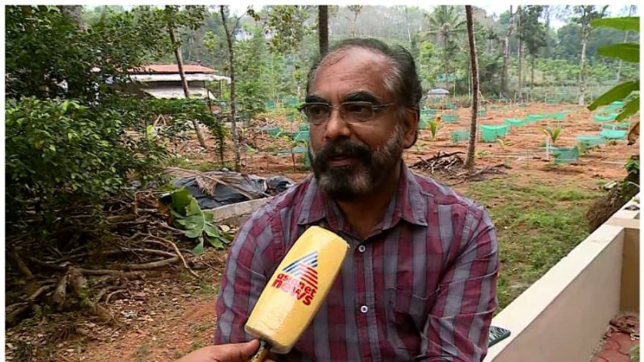 ശങ്ക‍ർമോഹനെതിരെ പരാതി അച്ചടക്കം കൊണ്ടുവരാൻ ശ്രമിച്ചതിന്, ജാതി വേ‍ർതിരിവ് ഉണ്ടായിട്ടില്ല രാജിവച്ച അധ്യാപകൻ 