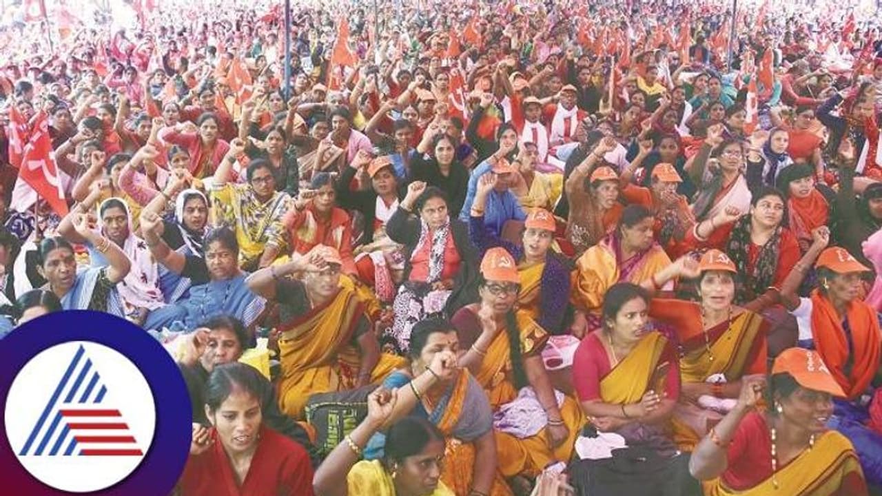 ಬೆಂಗ್ಳೂರಲ್ಲಿ ಮತ್ತೆ ಅಂಗನವಾಡಿ ಕಾರ್ಯಕರ್ತೆಯರ ಮುಷ್ಕರ: ಮೈ ಕೊರೆಯುವ ಚಳಿಯಲ್ಲಿ ಅಹೋರಾತ್ರಿ ಧರಣಿ ಬೆಂಗ್ಳೂರಲ್ಲಿ ಮತ್ತೆ ಅಂಗನವಾಡಿ ಕಾರ್ಯಕರ್ತೆಯರ ಮುಷ್ಕರ: ಮೈ ಕೊರೆಯುವ ಚಳಿಯಲ್ಲಿ ಅಹೋರಾತ್ರಿ ಧರಣಿ