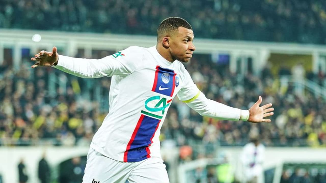 അഞ്ചടിച്ച് എംബാപ്പെ, റെക്കോര്ഡ്; മെസിയില്ലാതെ ഇറങ്ങിയിട്ടും പി എസ് ജിക്ക് വമ്പന് വിജയം അഞ്ചടിച്ച് എംബാപ്പെ, റെക്കോര്ഡ്; മെസിയില്ലാതെ ഇറങ്ങിയിട്ടും പി എസ് ജിക്ക് വമ്പന് വിജയം