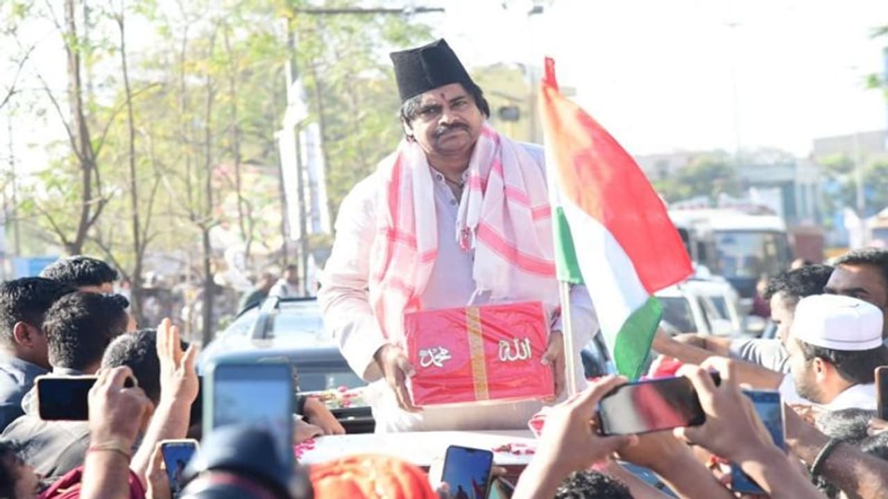 కొండగట్టుకు బయల్దేరిన జనసేన అధినేత పవన్ కల్యాణ్.. అనుష్టుప్ నారసింహాయాత్రకు శ్రీకారం..