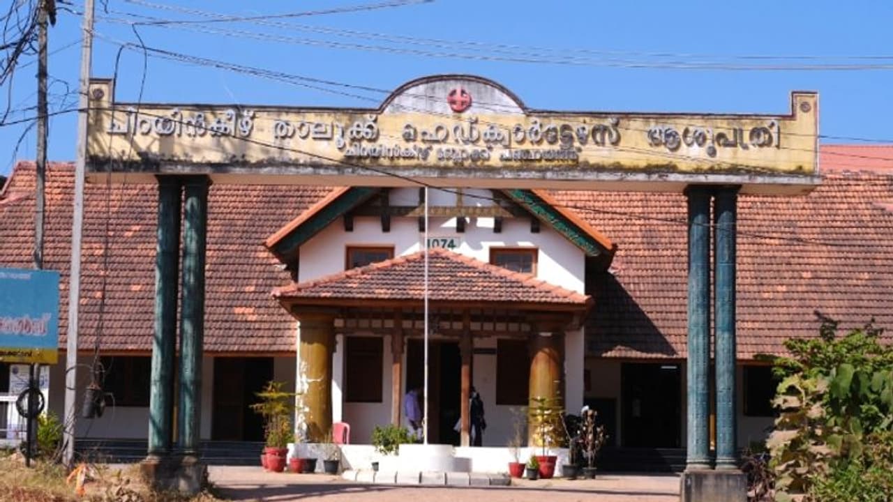 'ഇളകി വീണ ഭാഗത്തിന് ഭാരം അരക്കിലോ, അതുകൊണ്ട് പൊട്ടലുണ്ടാവില്ല'; പിഴവിനെ നിസാരവല്ക്കരിച്ച് താലൂക്ക് ആശുപത്രി 'ഇളകി വീണ ഭാഗത്തിന് ഭാരം അരക്കിലോ, അതുകൊണ്ട് പൊട്ടലുണ്ടാവില്ല'; പിഴവിനെ നിസാരവല്ക്കരിച്ച് താലൂക്ക് ആശുപത്രി