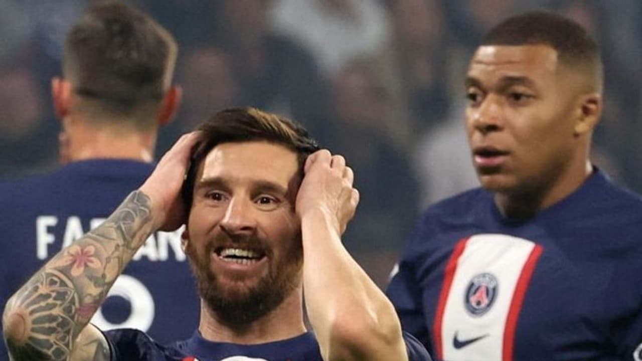 മെസി ഈ സീനൊക്കെ പണ്ടേ വിട്ടതാ, അതും ചാമ്പ്യന്സ് ലീഗില്; അഞ്ച് ഗോളടിച്ചിട്ടും എംബാപ്പെയെ ട്രോളി ആരാധകര് മെസി ഈ സീനൊക്കെ പണ്ടേ വിട്ടതാ, അതും ചാമ്പ്യന്സ് ലീഗില്; അഞ്ച് ഗോളടിച്ചിട്ടും എംബാപ്പെയെ ട്രോളി ആരാധകര്