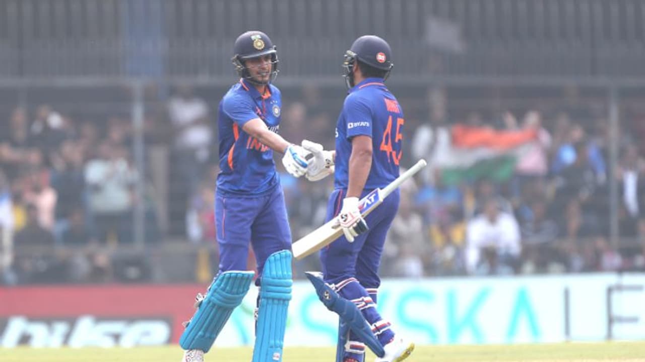 ഇന്ഡോറില് ഗില് മിന്നല്, ഹിറ്റ്മാന് കൊടുങ്കാറ്റ്; പുതിയ റെക്കോര്ഡ് ഇന്ഡോറില് ഗില് മിന്നല്, ഹിറ്റ്മാന് കൊടുങ്കാറ്റ്; പുതിയ റെക്കോര്ഡ്