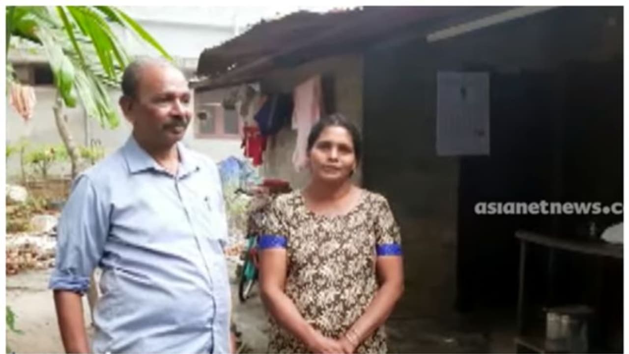 രോ​ഗത്തെയും ദാരിദ്ര്യത്തെയും മറികടന്ന് ഒടുവിൽ ഭാ​ഗ്യമെത്തി; ക്രിസ്മസ് ബമ്പർ രണ്ടാം സമ്മാനം നേടിയ ഭാ​ഗ്യവാനിതാ!