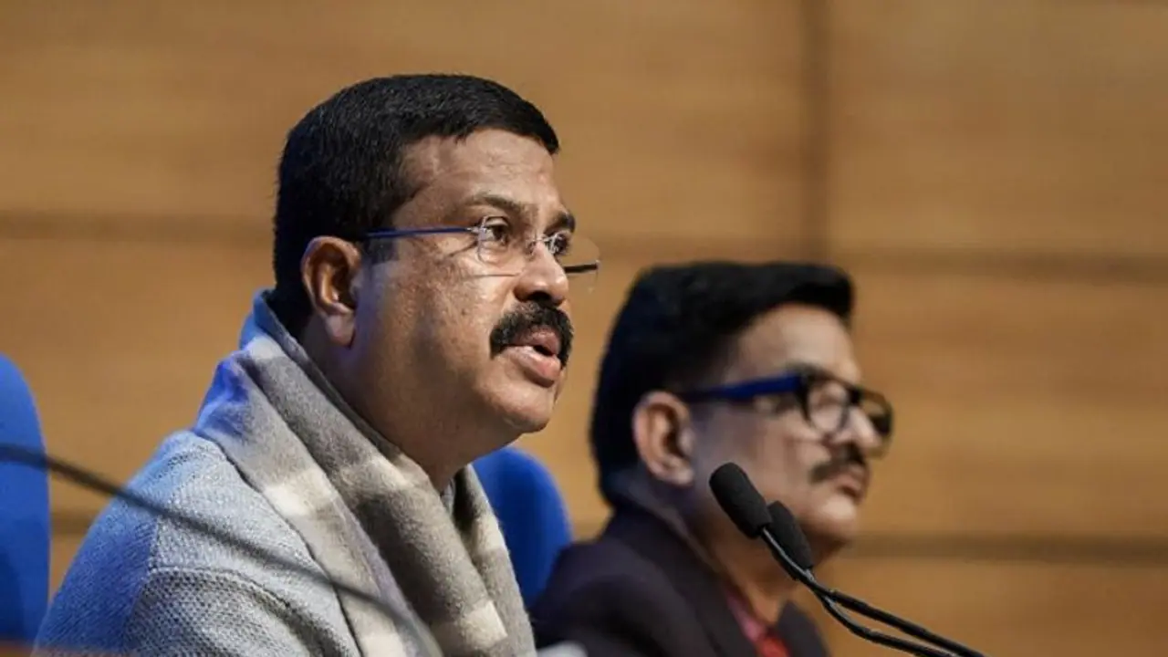 BharOS: Union ministers test 'Made in India' mobile operating system developed by IIT Madras BharOS: Union ministers test 'Made in India' mobile operating system developed by IIT Madras