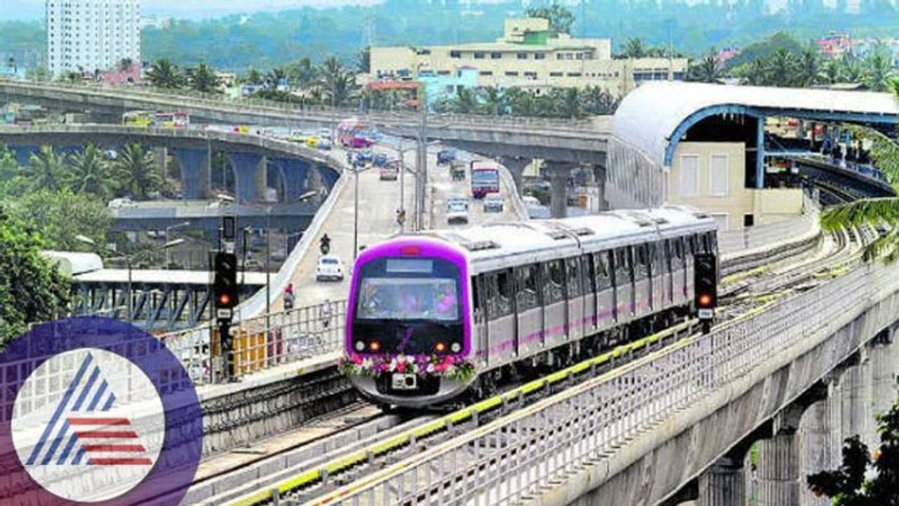 ದಾರಿ ತಪ್ಪಿ ಬಂದು ಎಮರ್ಜೆನ್ಸಿ ಬಟನ್ ಒತ್ತಿದ ಹಳ್ಳಿಗರು: ಮೆಟ್ರೋ 20 ನಿಮಿಷ ಸ್ತಬ್ಧ ದಾರಿ ತಪ್ಪಿ ಬಂದು ಎಮರ್ಜೆನ್ಸಿ ಬಟನ್ ಒತ್ತಿದ ಹಳ್ಳಿಗರು: ಮೆಟ್ರೋ 20 ನಿಮಿಷ ಸ್ತಬ್ಧ