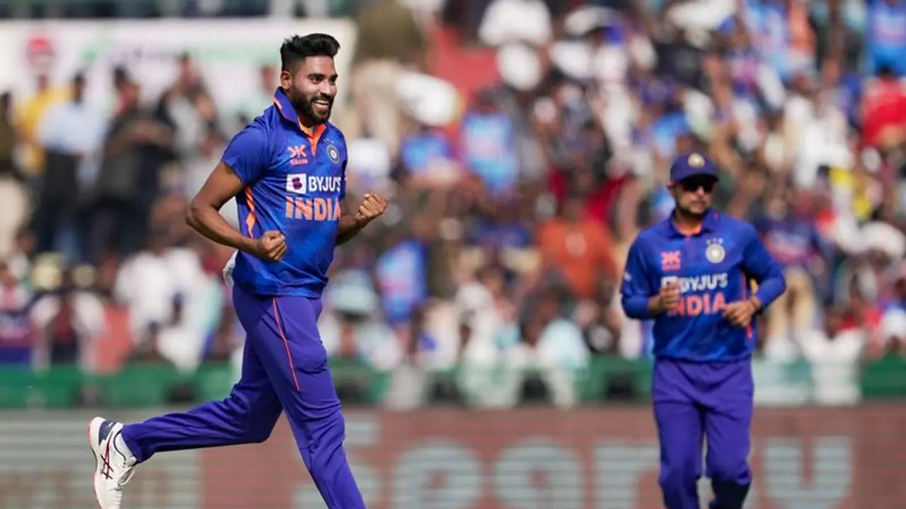 ഐതിഹാസികം; കപില് ദേവിന്റെയും ജസ്പ്രീത് ബുമ്രയുടേയും നേട്ടത്തിനൊപ്പം മുഹമ്മദ് സിറാജ് ഐതിഹാസികം; കപില് ദേവിന്റെയും ജസ്പ്രീത് ബുമ്രയുടേയും നേട്ടത്തിനൊപ്പം മുഹമ്മദ് സിറാജ്