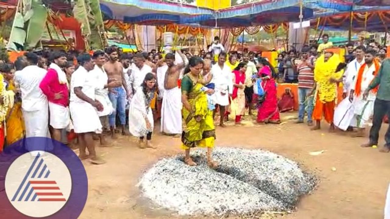 Uttara Kannada: ಸೋಡಿಗದ್ದೆ ಮಹಾಸತಿ ದೇವಿ ಜಾತ್ರೆ: ಕೆಂಡ ಹಾಯ್ದು ಹರಕೆ ತೀರಿಸಿದ ಭಕ್ತರು