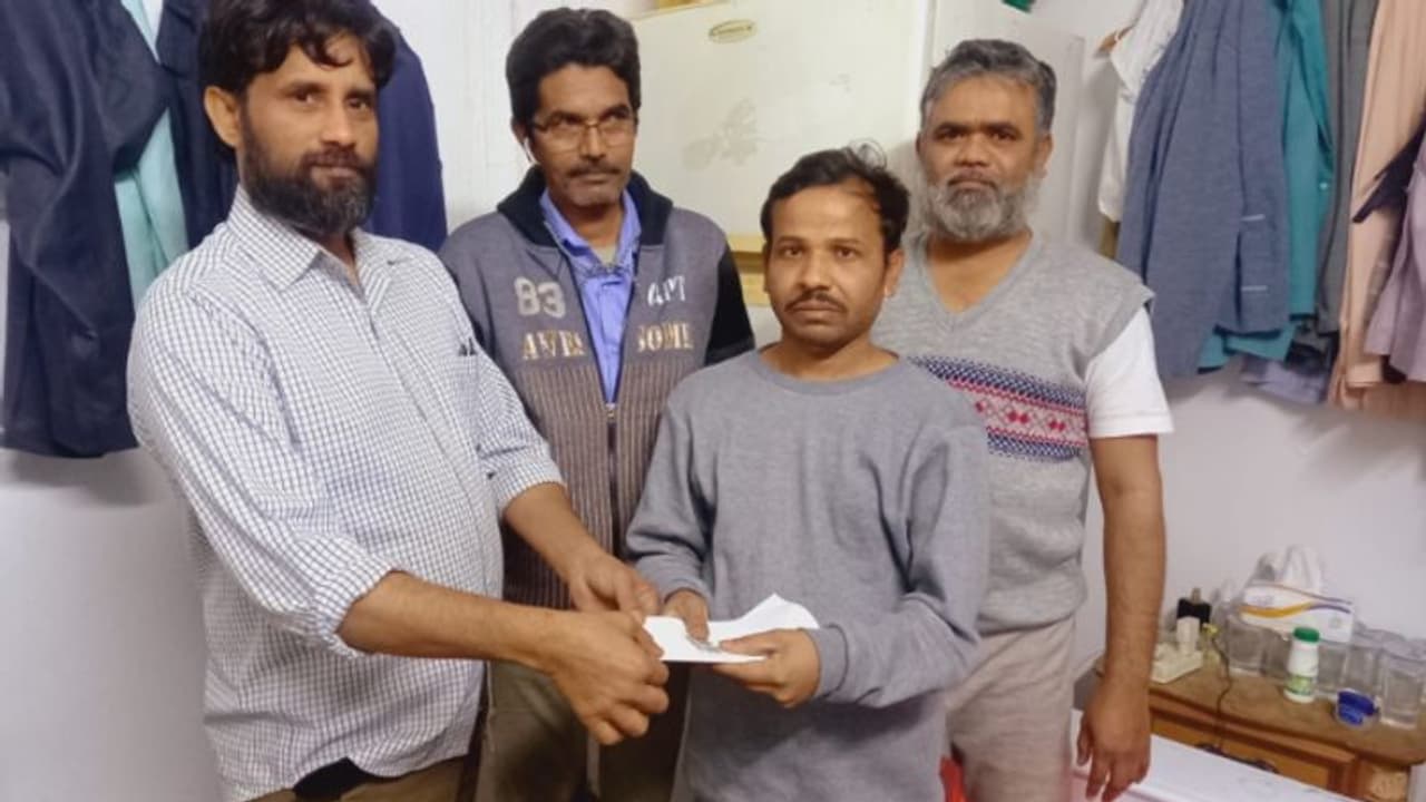 ഗുരുതര രോഗം ബാധിച്ച് നാട്ടില് പോകാനാനും ചികിത്സയ്ക്കും വഴിയില്ലാതെ കഷ്ടപ്പെട്ട പ്രവാസി ഒടുവില് നാട്ടിലേക്ക് ഗുരുതര രോഗം ബാധിച്ച് നാട്ടില് പോകാനാനും ചികിത്സയ്ക്കും വഴിയില്ലാതെ കഷ്ടപ്പെട്ട പ്രവാസി ഒടുവില് നാട്ടിലേക്ക്