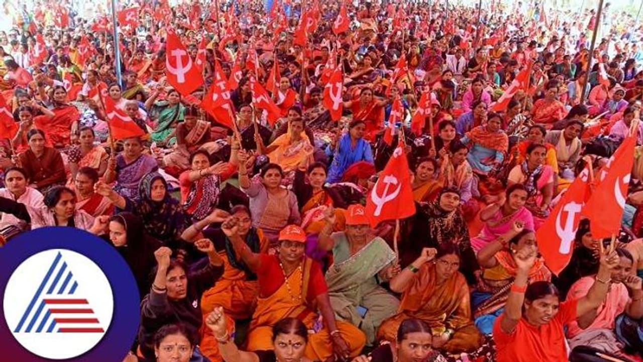 ಬೆಂಗಳೂರು: 2ನೇ ದಿನಕ್ಕೆ ಕಾಲಿಟ್ಟ ಅಂಗನವಾಡಿ ಕಾರ್ಯಕರ್ತೆಯರ ಧರಣಿ ಬೆಂಗಳೂರು: 2ನೇ ದಿನಕ್ಕೆ ಕಾಲಿಟ್ಟ ಅಂಗನವಾಡಿ ಕಾರ್ಯಕರ್ತೆಯರ ಧರಣಿ