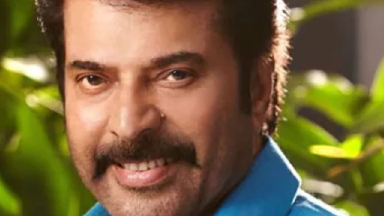 ഇനി 'കണ്ണൂര് സ്ക്വാഡ്', പേര് വെളിപ്പെടുത്തി മമ്മൂട്ടി ഇനി 'കണ്ണൂര് സ്ക്വാഡ്', പേര് വെളിപ്പെടുത്തി മമ്മൂട്ടി