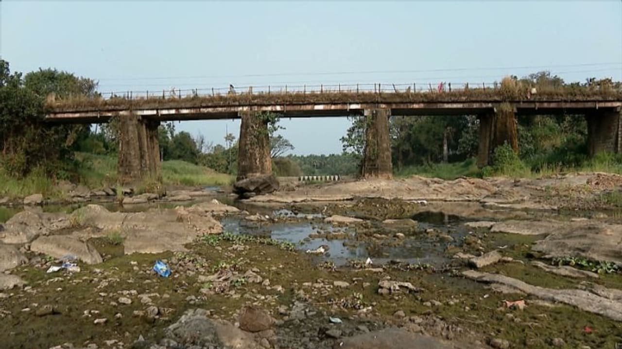 ഊട്ടറയിലെ യാത്ര ദുരിതം തീരുന്നു; പുതിയ പാലത്തിൻ്റെ ടെണ്ടറിന് അനുമതി കിട്ടി ഊട്ടറയിലെ യാത്ര ദുരിതം തീരുന്നു; പുതിയ പാലത്തിൻ്റെ ടെണ്ടറിന് അനുമതി കിട്ടി