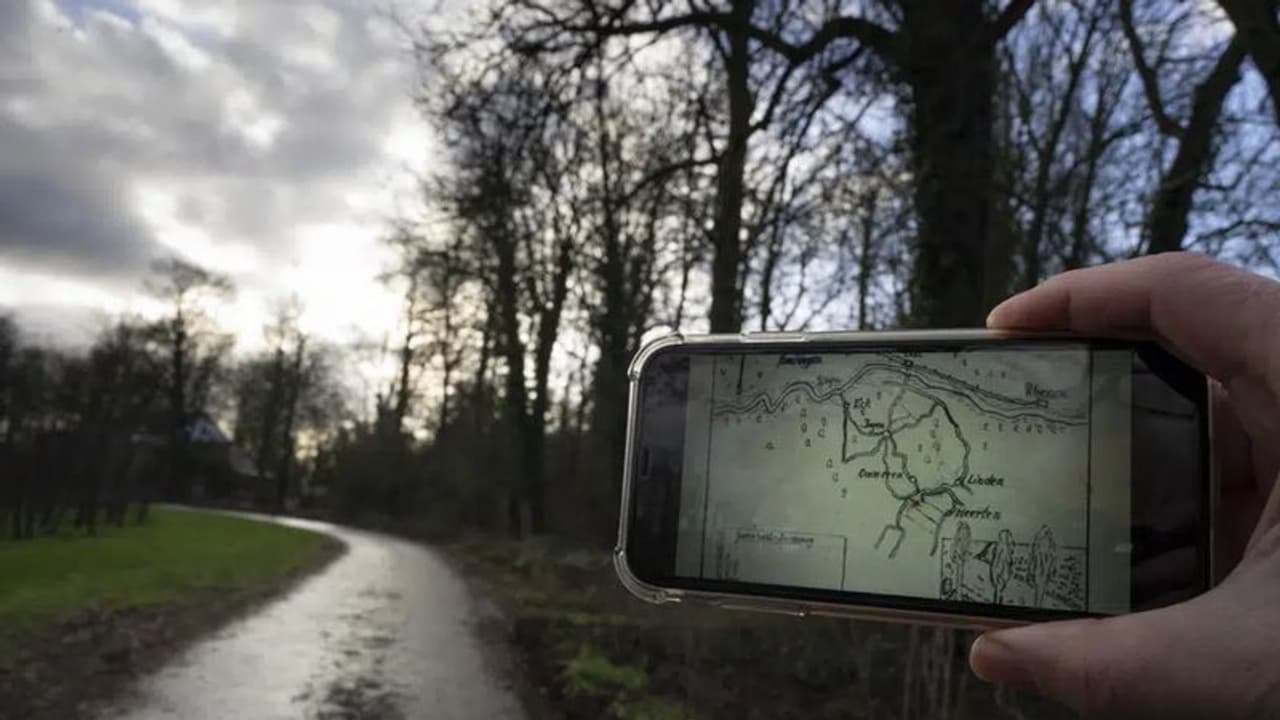 ಅಪ್ಪ ಭದ್ರವಾಗಿಟ್ಟದ್ದ ಮ್ಯಾಪ್ನಿಂದ 80 ವರ್ಷ ಹಳೆ ನಿಧಿ ಪತ್ತೆ ಹಚ್ಚಿದ ಮಗ, ಇದರ ಹಿಂದಿದೆ ಕರುಣಾಜನಕ ಹಿಸ್ಟರಿ! ಅಪ್ಪ ಭದ್ರವಾಗಿಟ್ಟದ್ದ ಮ್ಯಾಪ್ನಿಂದ 80 ವರ್ಷ ಹಳೆ ನಿಧಿ ಪತ್ತೆ ಹಚ್ಚಿದ ಮಗ, ಇದರ ಹಿಂದಿದೆ ಕರುಣಾಜನಕ ಹಿಸ್ಟರಿ!