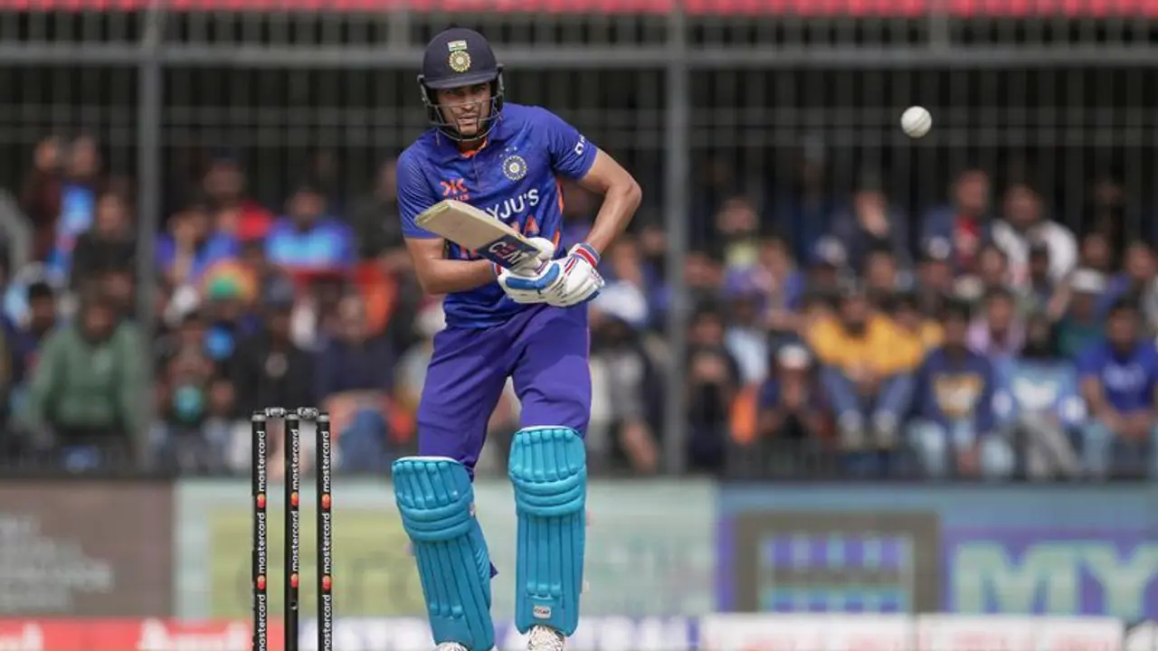 பாக்கத்தான் கோலி மாதிரியான ஆளு, ஷாட் ஒன்னு ஒன்னும் சும்மா இடி மாதிரி ஷுப்மன் கில்லை புகழ்ந்த முன்னாள் வீரர்! பாக்கத்தான் கோலி மாதிரியான ஆளு, ஷாட் ஒன்னு ஒன்னும் சும்மா இடி மாதிரி ஷுப்மன் கில்லை புகழ்ந்த முன்னாள் வீரர்!