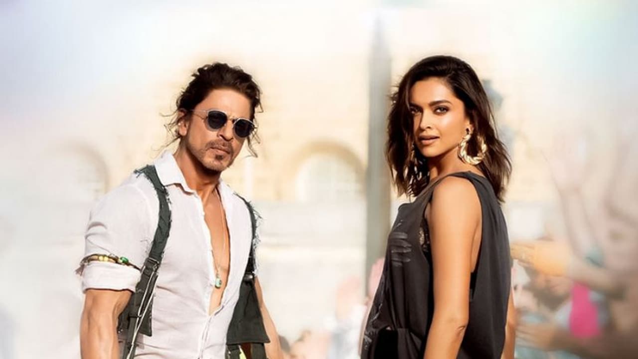 'പഠാൻ' എങ്ങനെയുണ്ട്, ആദ്യ പ്രതികരണങ്ങള് പുറത്ത്, ആവേശത്തിരയില് ആരാധകര് 'പഠാൻ' എങ്ങനെയുണ്ട്, ആദ്യ പ്രതികരണങ്ങള് പുറത്ത്, ആവേശത്തിരയില് ആരാധകര്