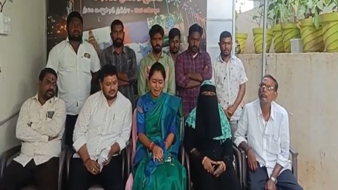 జగిత్యాల మున్సిపల్ చైర్‌పర్సన్ శ్రావణి రాజీనామా.. ఎమ్మెల్యే వేధింపులే కారణమని కన్నీటిపర్యంతం..