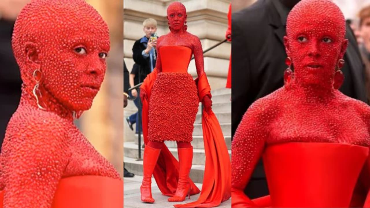 ശരീരമാകെ 30,000 ക്രിസ്റ്റലുകൾ, ചുവപ്പിൽ മുങ്ങി ദോജാ കാറ്റ്; വൈറലായി വീഡിയോ ശരീരമാകെ 30,000 ക്രിസ്റ്റലുകൾ, ചുവപ്പിൽ മുങ്ങി ദോജാ കാറ്റ്; വൈറലായി വീഡിയോ