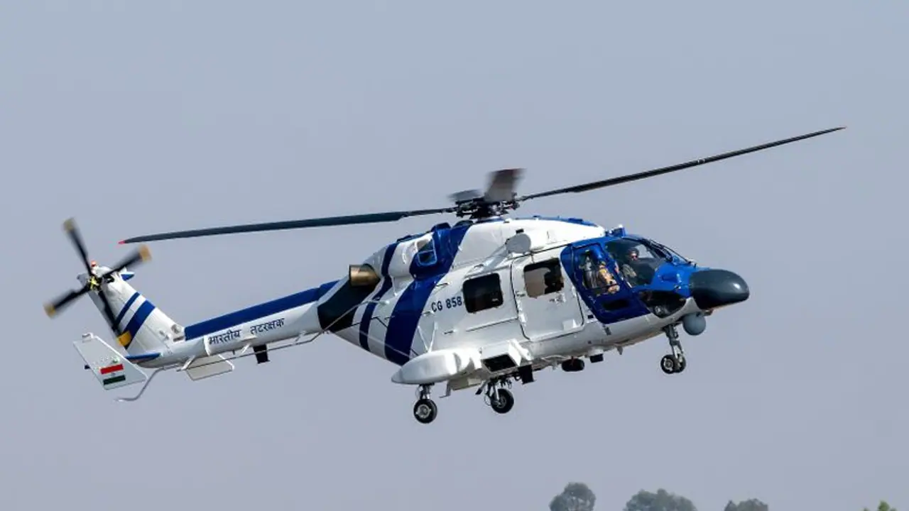 హెలికాప్టర్ తో సెల్ఫీ.. రెక్కతగిలి అధికారి దుర్మరణం..