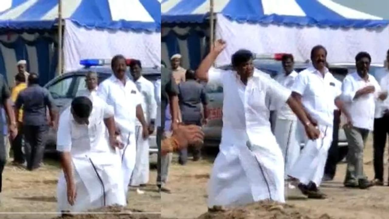 ಕಾರ್ಯಕರ್ತರ ಮೇಲೆಯೇ ಕಲ್ಲೆಸೆದ ತಮಿಳುನಾಡಿನ ಸಚಿವ: ವಿಡಿಯೋ ವೈರಲ್