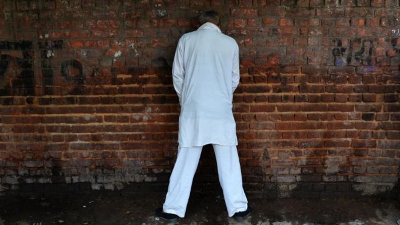 ഇവിടെ മതിലില് മൂത്രമൊഴിച്ചാല് 'തിരിച്ചൊഴിക്കും'; ഇത് പ്രതികരണശേഷിയുള്ള മതിലുകള്! ഇവിടെ മതിലില് മൂത്രമൊഴിച്ചാല് 'തിരിച്ചൊഴിക്കും'; ഇത് പ്രതികരണശേഷിയുള്ള മതിലുകള്!