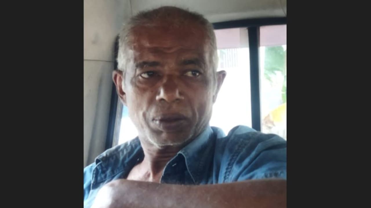 നാലമ്പലത്തിലേക്ക് അതിക്രമിച്ച് കയറാൻ ശ്രമിച്ചു, തടയാൻ ശ്രമിച്ച ജീവനക്കാരിയെ അപമാനിച്ചു; പ്രതി പിടിയിൽ നാലമ്പലത്തിലേക്ക് അതിക്രമിച്ച് കയറാൻ ശ്രമിച്ചു, തടയാൻ ശ്രമിച്ച ജീവനക്കാരിയെ അപമാനിച്ചു; പ്രതി പിടിയിൽ