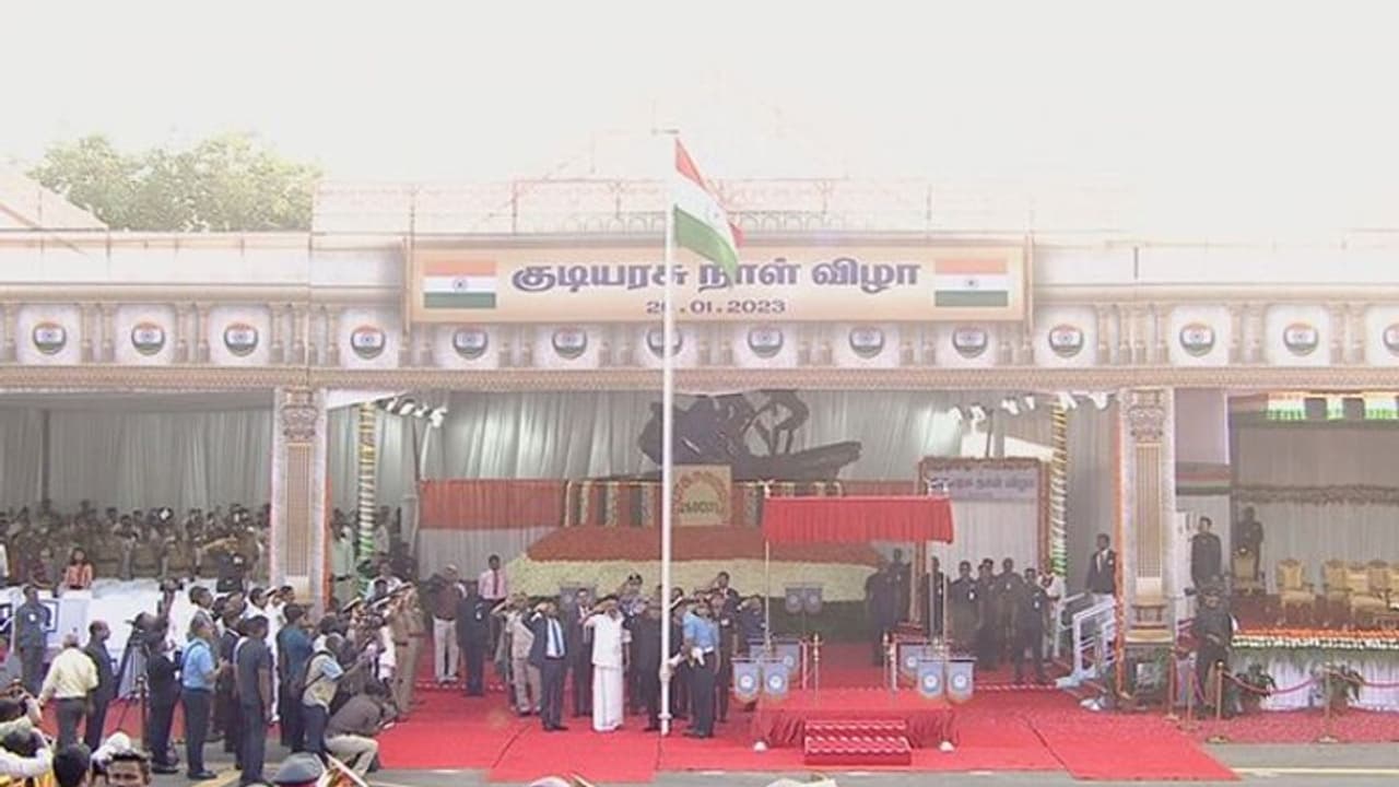 74வது குடியரசு தின விழா.. தேசிய கொடியை ஏற்றி வைத்து அணி வகுப்பு மரியாதையை ஏற்றுக்கொண்ட ஆளுநர் ஆர்.என்.ரவி.!