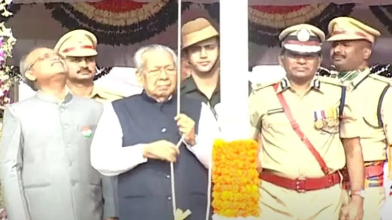ఏపీలో గణతంత్ర దినోత్సవ వేడుకలు.. జాతీయ పతాకాన్ని ఆవిష్కరించిన గవర్నర్ బిశ్వభూషన్.. హాజరైన సీఎం జగన్.. ఏపీలో గణతంత్ర దినోత్సవ వేడుకలు.. జాతీయ పతాకాన్ని ఆవిష్కరించిన గవర్నర్ బిశ్వభూషన్.. హాజరైన సీఎం జగన్..