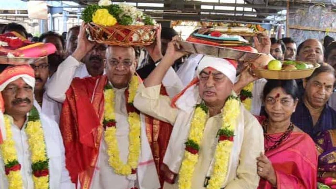 బాసరలో వసంత పంచమి వేడుకలు: పట్టు వస్త్రాలు సమర్పించిన మంత్రి ఇంద్రకరణ్ రెడ్డి 