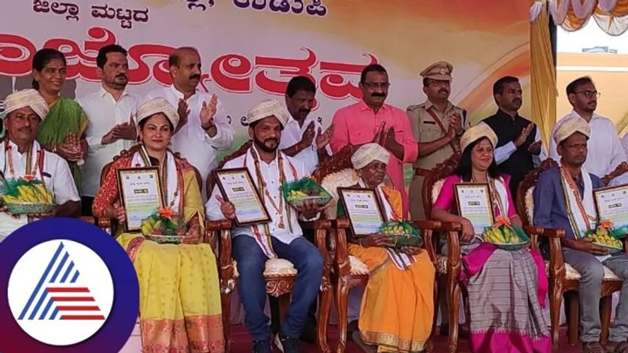 ಉಡುಪಿಯಲ್ಲಿ ಸಂಭ್ರಮದ ಗಣರಾಜ್ಯೋತ್ಸವ, ಸಚಿವ ಎಸ್.ಅಂಗಾರರಿಂದ ಧ್ವಜರೋಹಣ ಉಡುಪಿಯಲ್ಲಿ ಸಂಭ್ರಮದ ಗಣರಾಜ್ಯೋತ್ಸವ, ಸಚಿವ ಎಸ್.ಅಂಗಾರರಿಂದ ಧ್ವಜರೋಹಣ