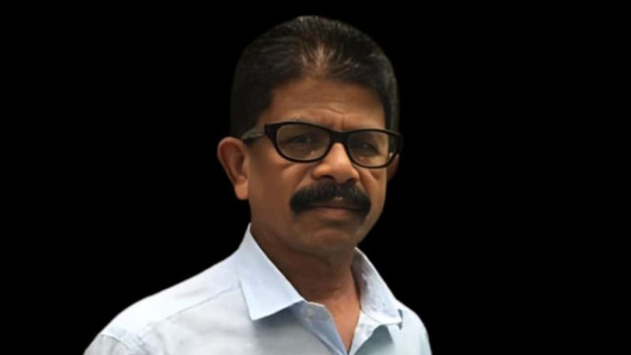 സ്കൂട്ടറിനെ ഓവര്ടേക് ചെയ്യാന് ശ്രമം; ബസിടിച്ച് സ്കൂട്ടർ യാത്രികന് ദാരുണാന്ത്യം സ്കൂട്ടറിനെ ഓവര്ടേക് ചെയ്യാന് ശ്രമം; ബസിടിച്ച് സ്കൂട്ടർ യാത്രികന് ദാരുണാന്ത്യം