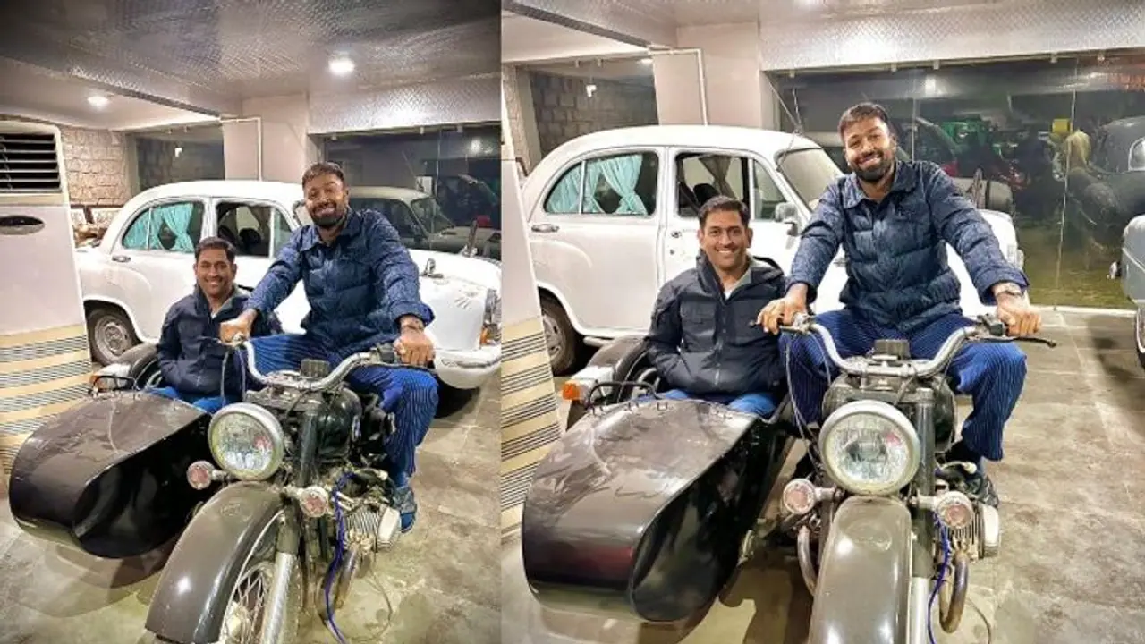 விரைவில் ஷோலே 2 கம்மிங்: பழங்கால பைக்கில் ஹர்திக் பாண்டியா, எம் எஸ் தோனி: வைரலாகும் பிக்ஸ்!