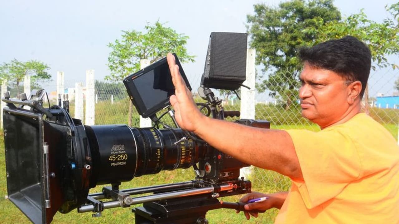 உலகில் முதல் முறையாக நடிகர்களே இல்லாத படம்! 'ஓநாய்கள் ஜாக்கிரதை' பட இயக்குனரின் சாதனை முயற்சி! உலகில் முதல் முறையாக நடிகர்களே இல்லாத படம்! 'ஓநாய்கள் ஜாக்கிரதை' பட இயக்குனரின் சாதனை முயற்சி!