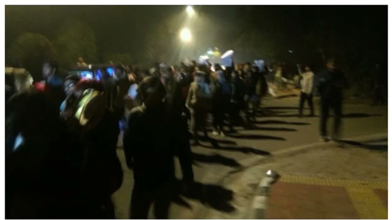 ജെഎന്യുവിൽ വീണ്ടും വിദ്യാർഥി പ്രതിഷേധം ജെഎന്യുവിൽ വീണ്ടും വിദ്യാർഥി പ്രതിഷേധം