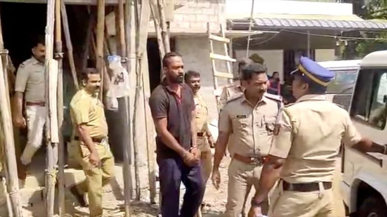 ആലപ്പുഴയിൽ ഭിന്നശേഷിക്കാരിയെ വലിച്ചിഴച്ച് വീട്ടിലെത്തിച്ച് ബലാത്സംഗം ചെയ്തു; 27 കാരൻ പിടിയിൽ ആലപ്പുഴയിൽ ഭിന്നശേഷിക്കാരിയെ വലിച്ചിഴച്ച് വീട്ടിലെത്തിച്ച് ബലാത്സംഗം ചെയ്തു; 27 കാരൻ പിടിയിൽ