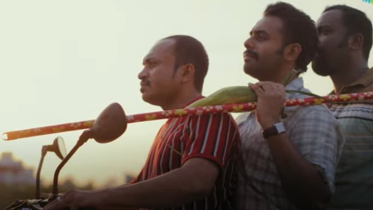 'തലതെറിച്ചവര്..'; രസിപ്പിച്ച് 'രോമാഞ്ച'ത്തിലെ വീഡിയോ ഗാനം, ചിത്രം ഫെബ്രുവരിയിൽ തിയറ്ററിൽ 'തലതെറിച്ചവര്..'; രസിപ്പിച്ച് 'രോമാഞ്ച'ത്തിലെ വീഡിയോ ഗാനം, ചിത്രം ഫെബ്രുവരിയിൽ തിയറ്ററിൽ