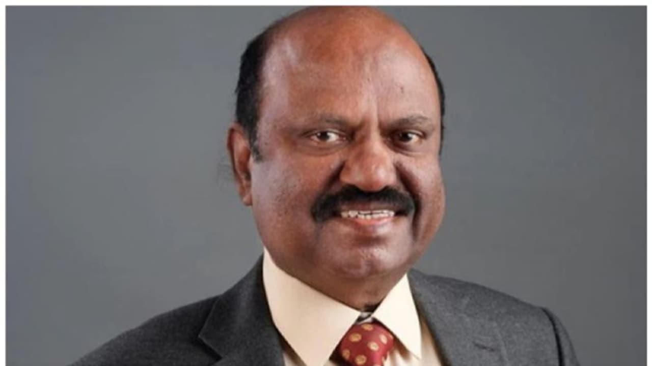 'ഞാൻ മാവിലായിക്കാരൻ': വിവാദങ്ങളിൽ നിന്നൊഴിഞ്ഞു മാറി ബംഗാൾ ഗവർണർ സിവി ആനന്ദബോസ് 'ഞാൻ മാവിലായിക്കാരൻ': വിവാദങ്ങളിൽ നിന്നൊഴിഞ്ഞു മാറി ബംഗാൾ ഗവർണർ സിവി ആനന്ദബോസ്