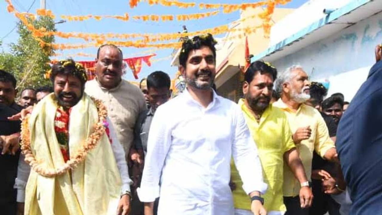 200 మంది పెయిడ్ బౌన్సర్లు, 400 మంది వాలంటీర్లు.. లోకేష్ పాదయాత్రకు ప్రత్యేక ఏర్పాట్లు 200 మంది పెయిడ్ బౌన్సర్లు, 400 మంది వాలంటీర్లు.. లోకేష్ పాదయాత్రకు ప్రత్యేక ఏర్పాట్లు