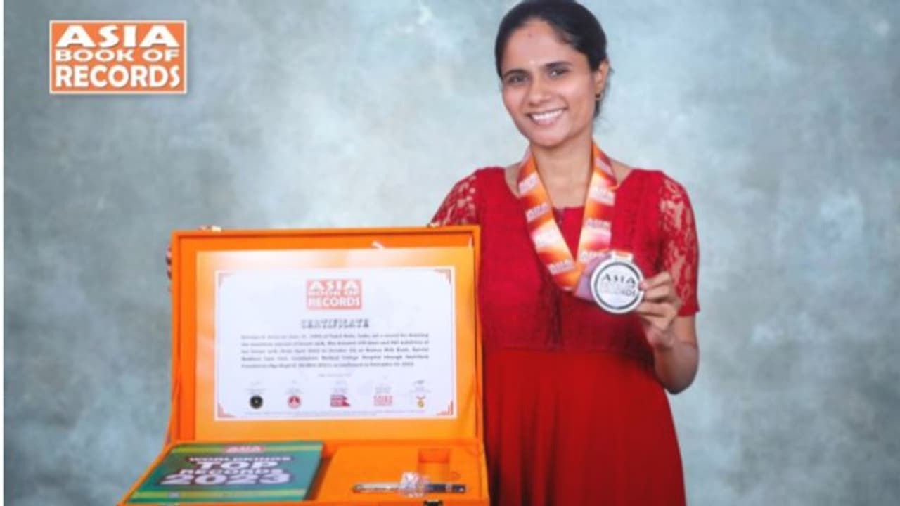 പത്ത് മാസം കൊണ്ട് 105 ലിറ്റർ മുലപ്പാൽ സംഭാവന ചെയ്ത് മാതൃകയായി ഒരമ്മ