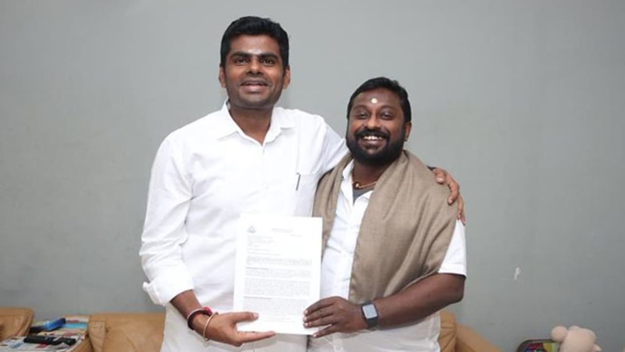 வாஜ்பாய், மோடி வரிசையில் தமிழக பாஜக இளம் தலைவர் SG சூர்யா.. ட்வீட் போட்டு பாராட்டி வாழ்த்திய அண்ணாமலை..! வாஜ்பாய், மோடி வரிசையில் தமிழக பாஜக இளம் தலைவர் SG சூர்யா.. ட்வீட் போட்டு பாராட்டி வாழ்த்திய அண்ணாமலை..!