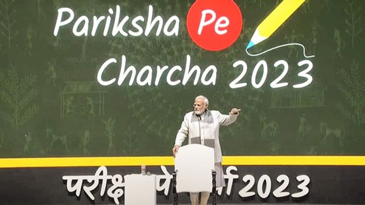 ಪರೀಕ್ಷೆಗೆ ಮೋದಿ 'ಪಂಚ'ತಂತ್ರ: ಪರೀಕ್ಷಾ ಪೇ ಚರ್ಚಾದಲ್ಲಿ ಕಿವಿಮಾತು ಪರೀಕ್ಷೆಗೆ ಮೋದಿ 'ಪಂಚ'ತಂತ್ರ: ಪರೀಕ್ಷಾ ಪೇ ಚರ್ಚಾದಲ್ಲಿ ಕಿವಿಮಾತು