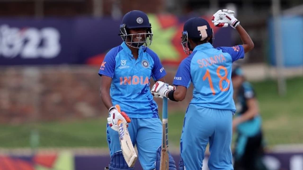 U19 Women's T20 World Cup: ಶ್ವೇತಾ ಶೆರಾವತ್ ಭರ್ಜರಿ ಬ್ಯಾಟಿಂಗ್, ಫೈನಲ್ಗೆ ಲಗ್ಗೆಯಿಟ್ಟ ಭಾರತ..! U19 Women's T20 World Cup: ಶ್ವೇತಾ ಶೆರಾವತ್ ಭರ್ಜರಿ ಬ್ಯಾಟಿಂಗ್, ಫೈನಲ್ಗೆ ಲಗ್ಗೆಯಿಟ್ಟ ಭಾರತ..!