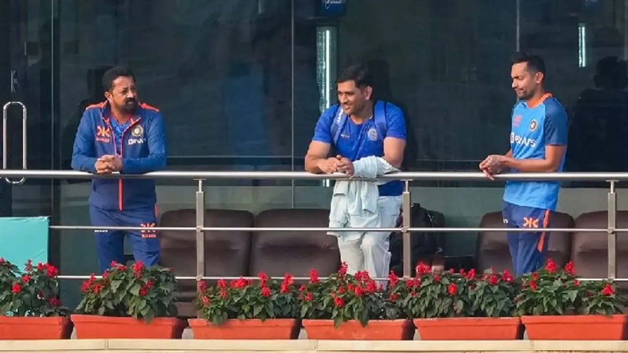 'Mahi in the house': Dhoni fans go berserk as former skipper enjoys India vs NZ T20I in Ranchi WATCH 'Mahi in the house': Dhoni fans go berserk as former skipper enjoys India vs NZ T20I in Ranchi WATCH